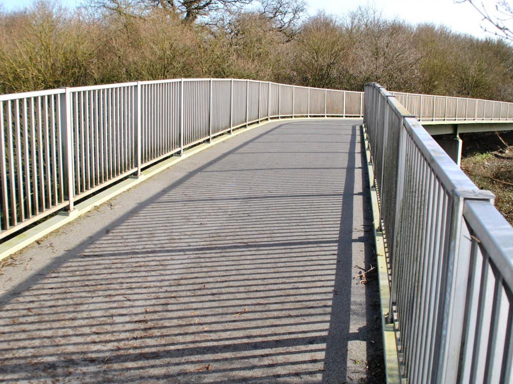 gablescross footbridge swindon 1